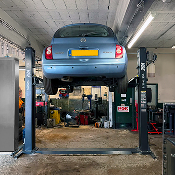 Oakdene Autos in Basildon has replaced an ageing 2-post lift with a new VGE T40E/B 4-tonne electric-release 2-post lift, supplied by V-Tech Garage Equipment.