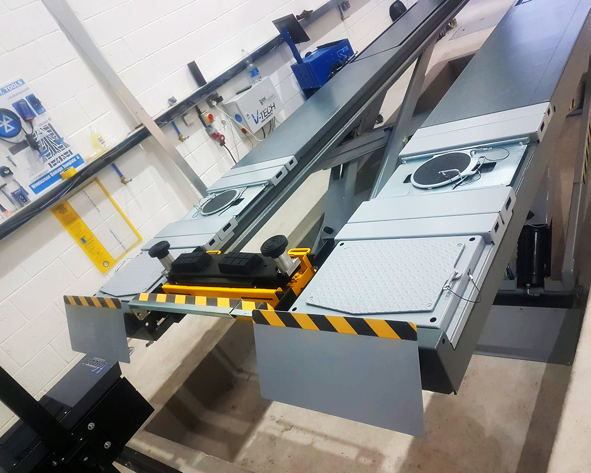 V-Tech Garage Equipment supplied and installed a complete Class 7 ATL MOT bay for J.S. Car Services in Elstree, including a 5-tonne ATL lift, brake tester, jacking beam, emissions analyser and DVSA application support.